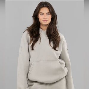 Comfrt Travel Essentials Set, Stone, Size Small